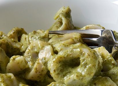 Ricetta tortellini al pesto, semplici e gustosi